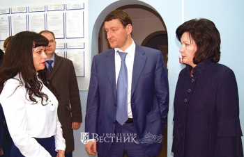 Директор МАУ «МФЦ Городецкого района» Ю.С. Кутлаева, Р.В. Антонов и О.Н. Жесткова