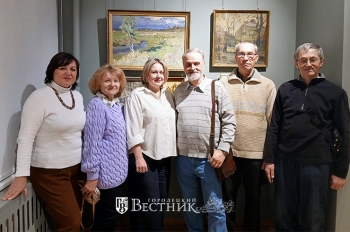 М.Ю. Либеров (третий справа) с гостями из Заволжья на презентации