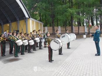«В городском саду играет духовой оркестр...»
